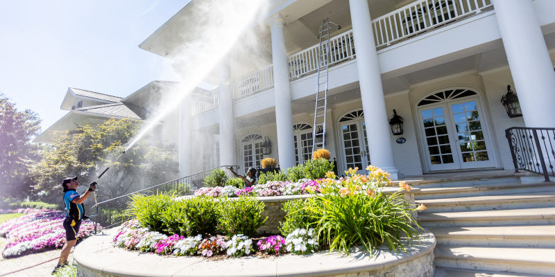 A Seasonal Guide to House Washing in Tennessee
